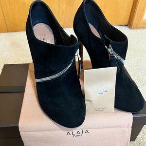 Beautiful Maison Alaia Chamois Suede Bootie